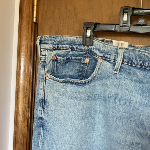 Relisted Levi’s 541 athletic taper distressed jean sits at waist 58 x 34 - Picture 8 of 17